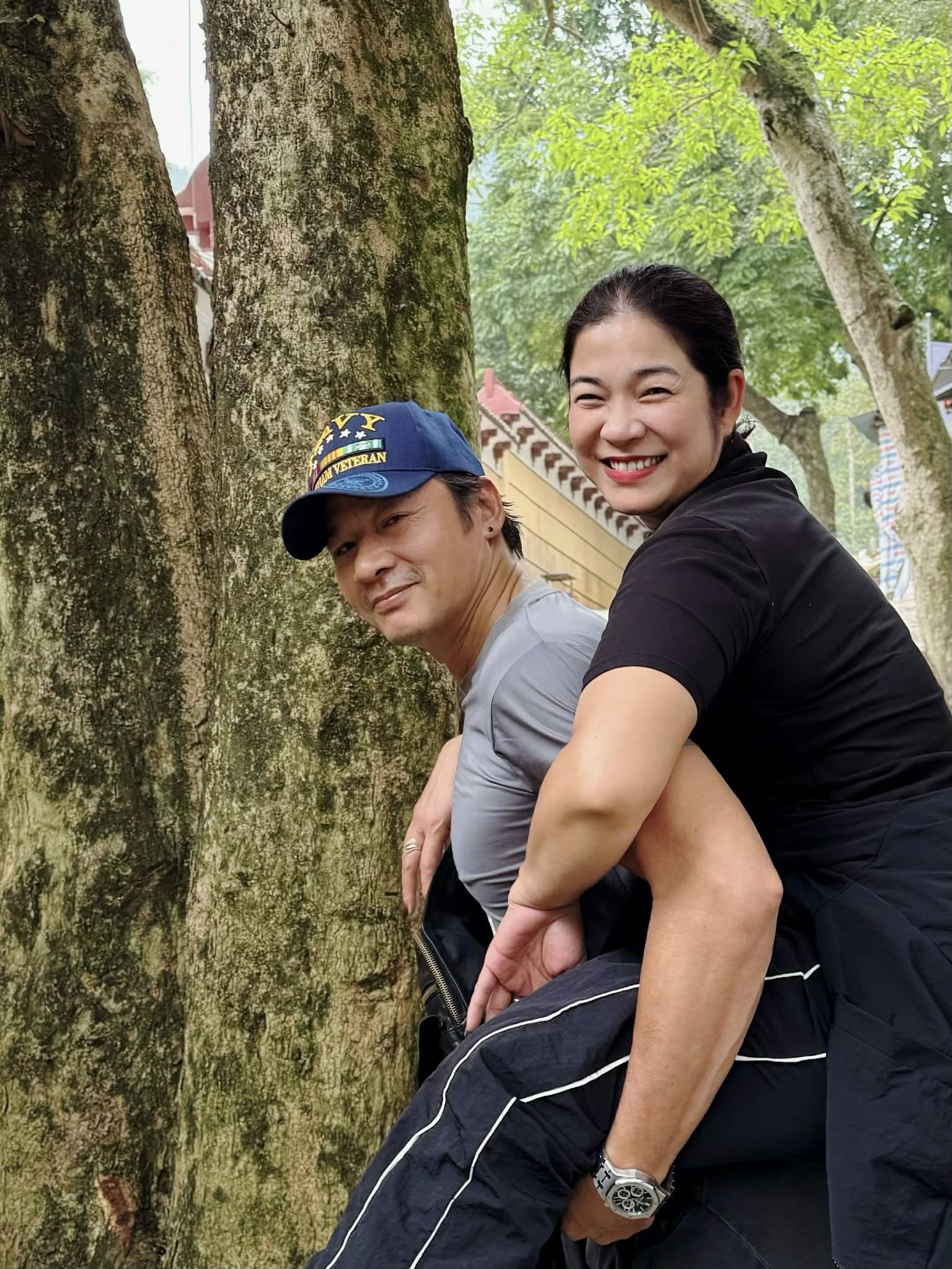 "Vua b&atilde;i r&aacute;c" mở qu&aacute;n nhậu, lấy vợ diễn vi&ecirc;n k&eacute;m 12 tuổi, sinh 4 con, sống hạnh ph&uacute;c 30 năm- Ảnh 6.