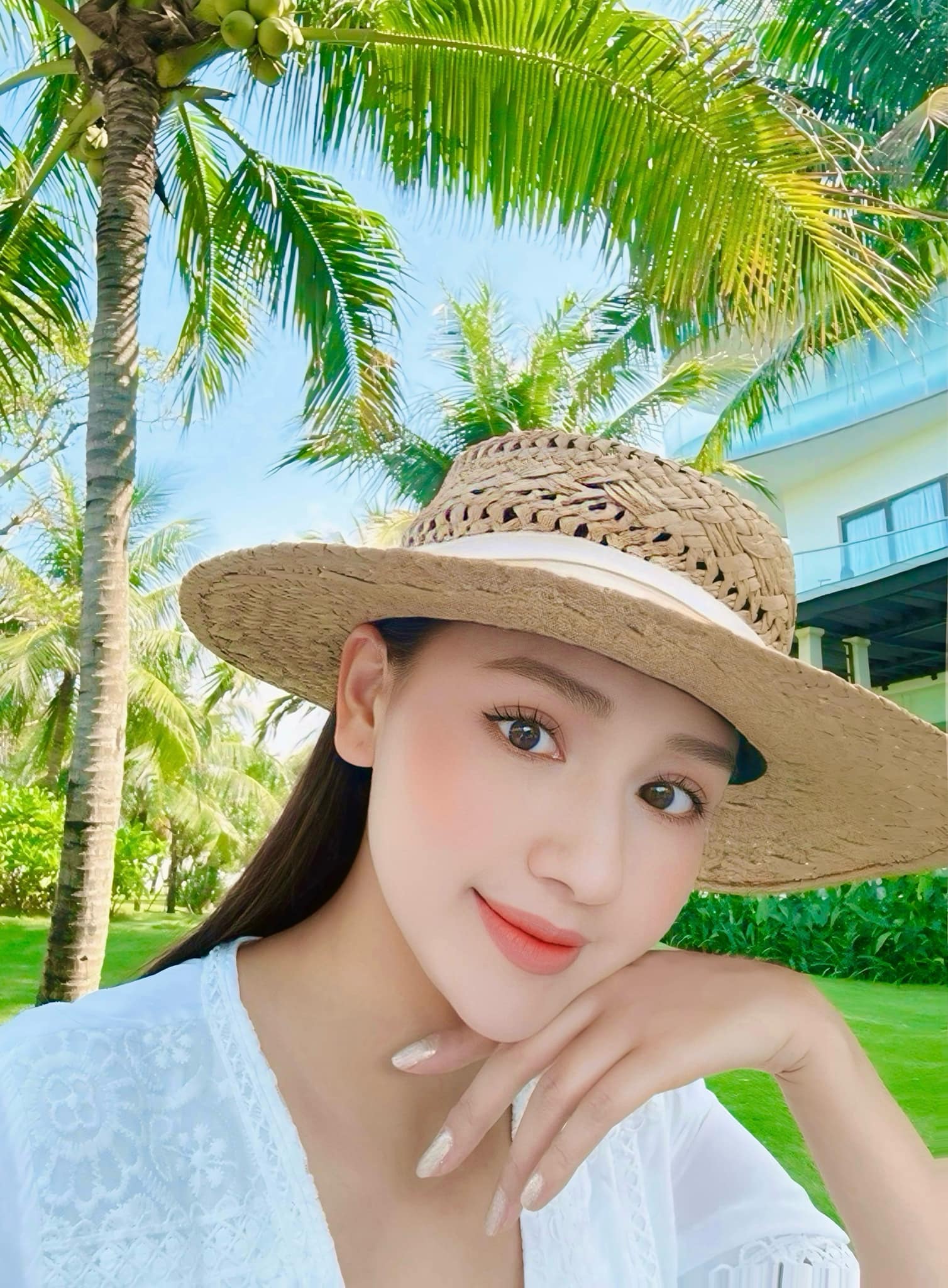 Đẳng cấp của mỹ nh&acirc;n phim VTV gi&agrave;u bậc nhất miền Bắc: Khoe bộ kim cương trăm tỷ, sống trong biệt thự ven hồ bề thế - Ảnh 13.