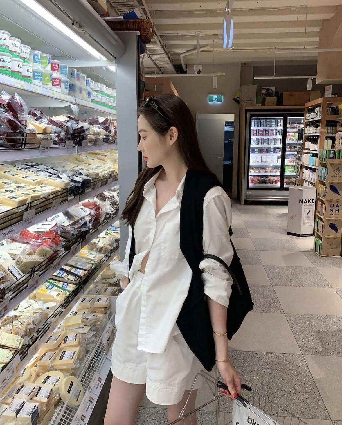 C&aacute;i g&igrave; cũng đắt, lương kh&ocirc;ng tăng, gi&agrave; phải tự lo v&igrave; kh&ocirc;ng nhờ được ai: Giới trẻ chấm dứt &ldquo;bữa tiệc ti&ecirc;u d&ugrave;ng&rdquo;, một xu hướng mới ra đời- Ảnh 1.