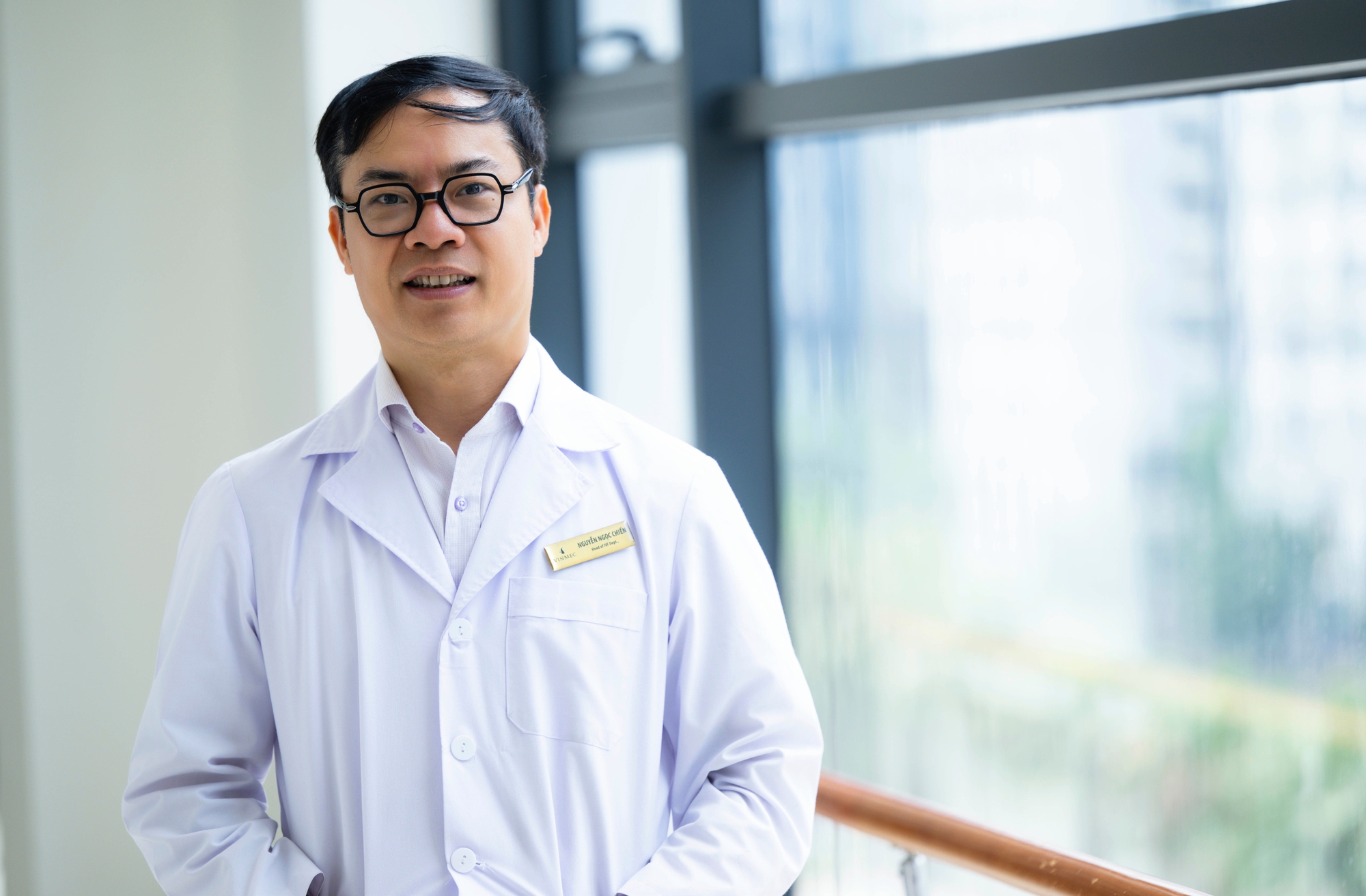Bệnh nh&acirc;n từ Anh, Nhật đưa con về H&agrave; Nội thăm 