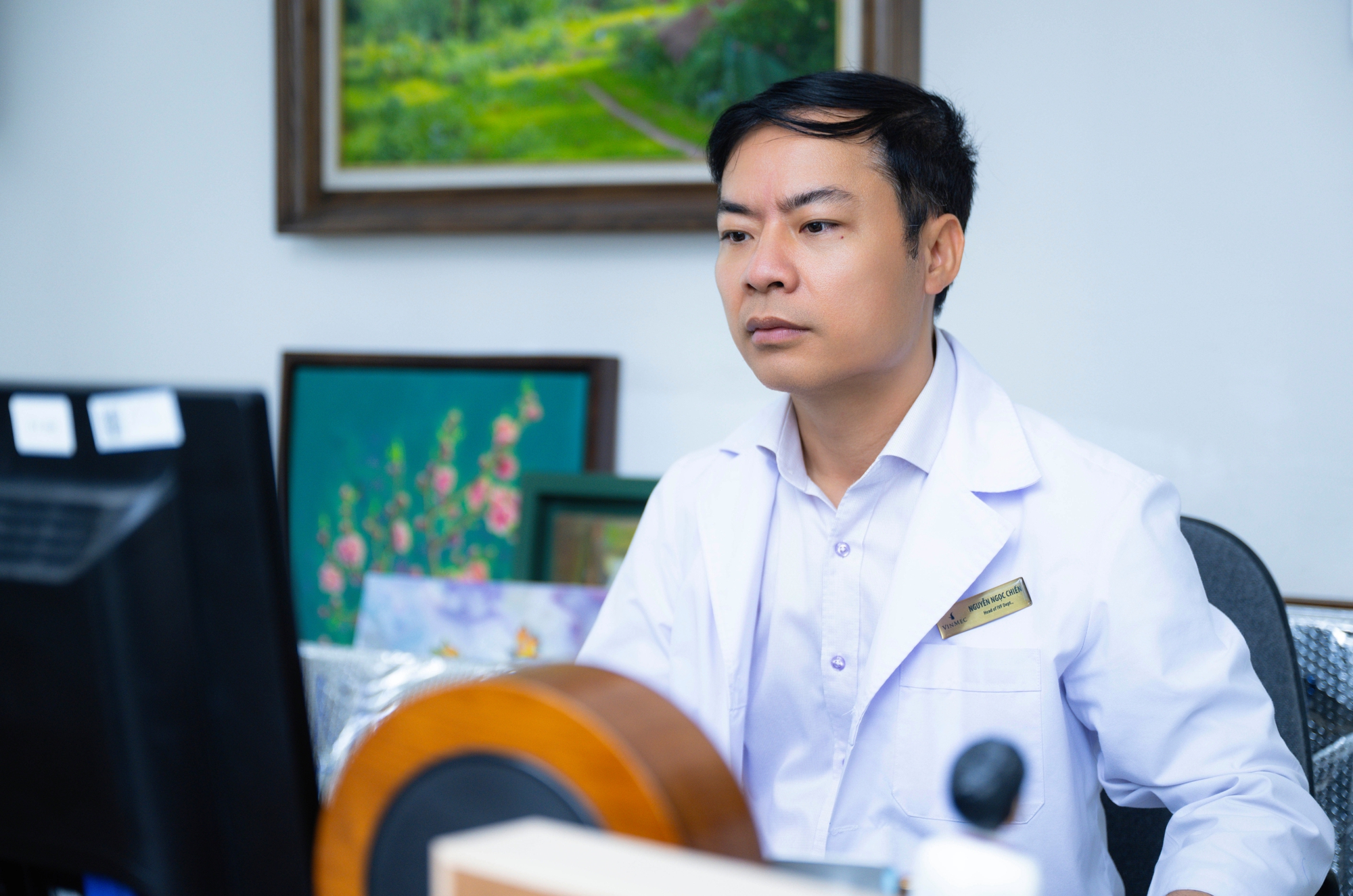 Bệnh nh&acirc;n từ Anh, Nhật đưa con về H&agrave; Nội thăm 