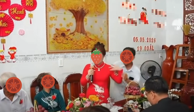 Đ&aacute;m cưới đang viral l&uacute;c n&agrave;y: Mẹ ch&uacute; rể c&ocirc;ng khai đ&ograve;i v&agrave;ng mừng cưới mặc kệ người nh&agrave; can ngăn- Ảnh 1.
