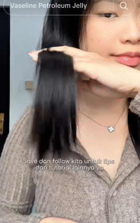 B&ocirc;i thứ n&agrave;y l&ecirc;n t&oacute;c trước khi gội đầu, t&oacute;c kh&ocirc; xơ mấy cũng mềm mượt: Hợp từ t&oacute;c nhuộm đến uốn xoăn, l&agrave;m 1 lần thấy r&otilde; kết quả- Ảnh 13.