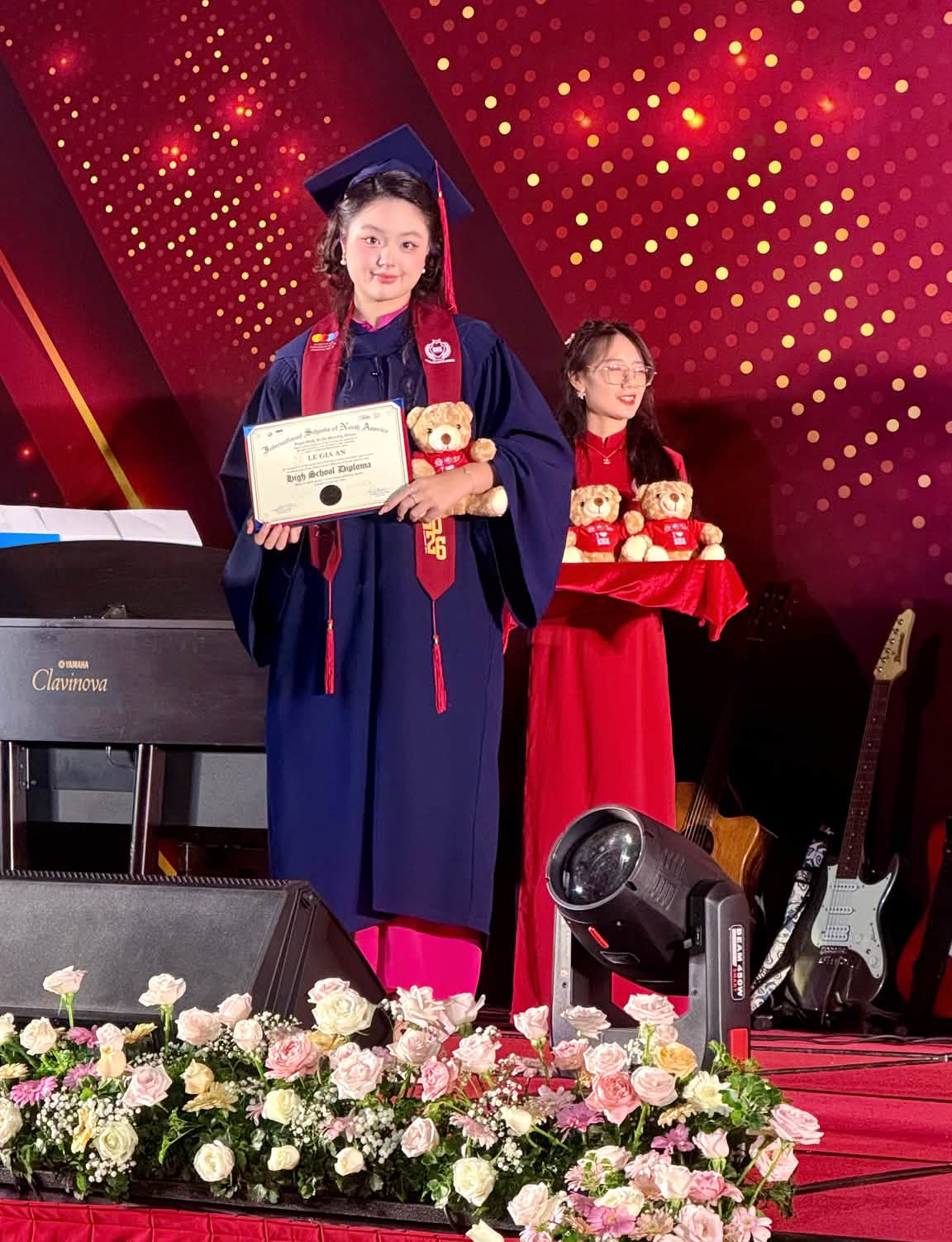 Con g&aacute;i Thu&yacute; Hạnh - Minh Khang lột x&aacute;c sau 12 năm: "Thi&ecirc;n thần răng thỏ" toả s&aacute;ng với visual thiếu nữ trong ng&agrave;y trọng đại- Ảnh 4.