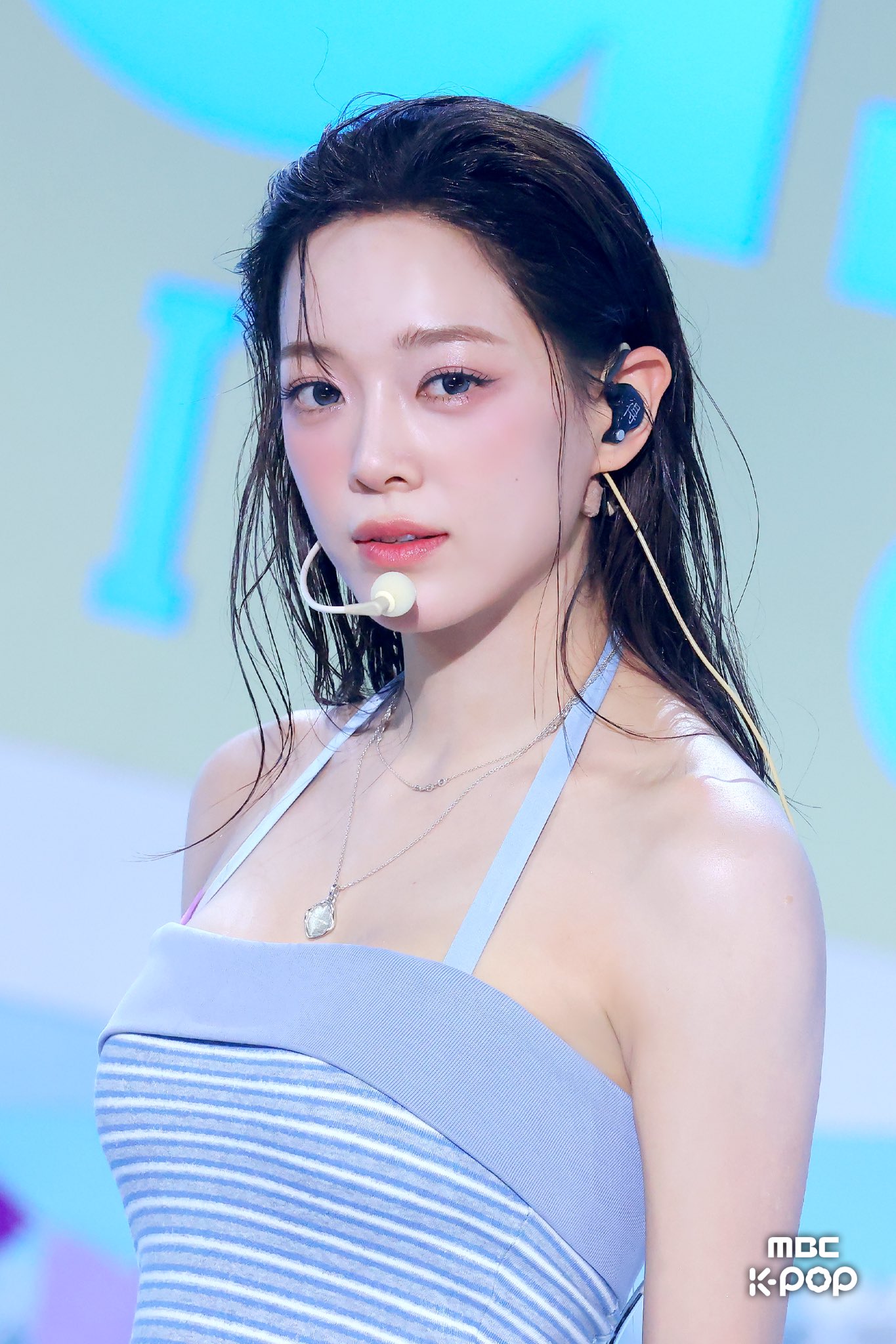 Showbiz c&oacute; cặp mỹ nh&acirc;n đến giờ mới tỏa s&aacute;ng: Giọng h&aacute;t kh&ocirc;ng đối thủ, nhan sắc đỉnh cao m&agrave; flop suốt 10 năm- Ảnh 4.