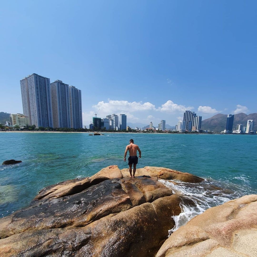 Cảnh tượng ở b&atilde;i biển Nha Trang khiến nhiều người bất ngờ, nhận x&eacute;t: Kh&ocirc;ng tin v&agrave;o mắt m&igrave;nh - Ảnh 4.
