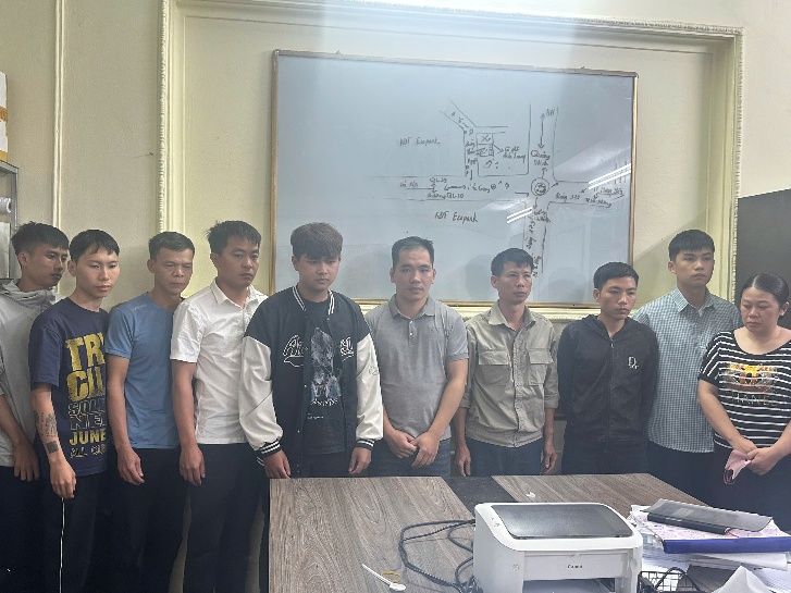 Truy so&aacute;t loạt giao dịch qua t&agrave;i khoản ng&acirc;n h&agrave;ng từ năm 2024 đến 2026: 11 người ở Hưng Y&ecirc;n bị khởi tố- Ảnh 1.