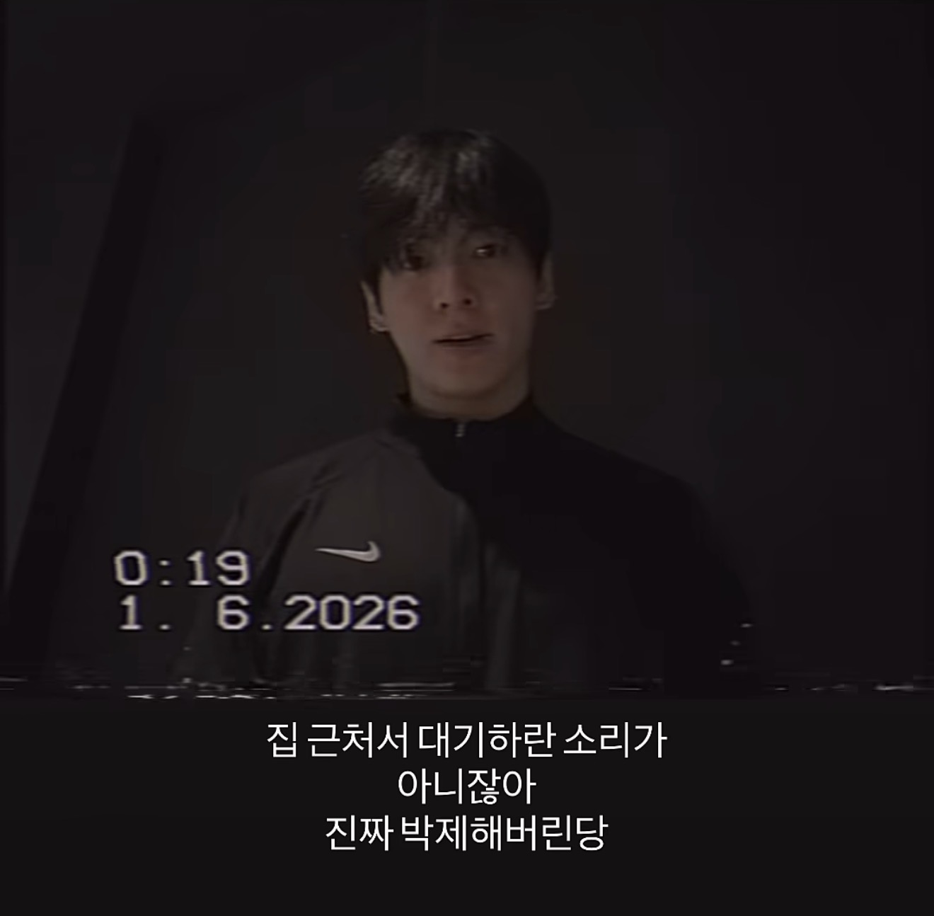 Jungkook (BTS) bị fan cuồng theo d&otilde;i: Mặt tr&aacute;i của văn h&oacute;a thần tượng- Ảnh 2.