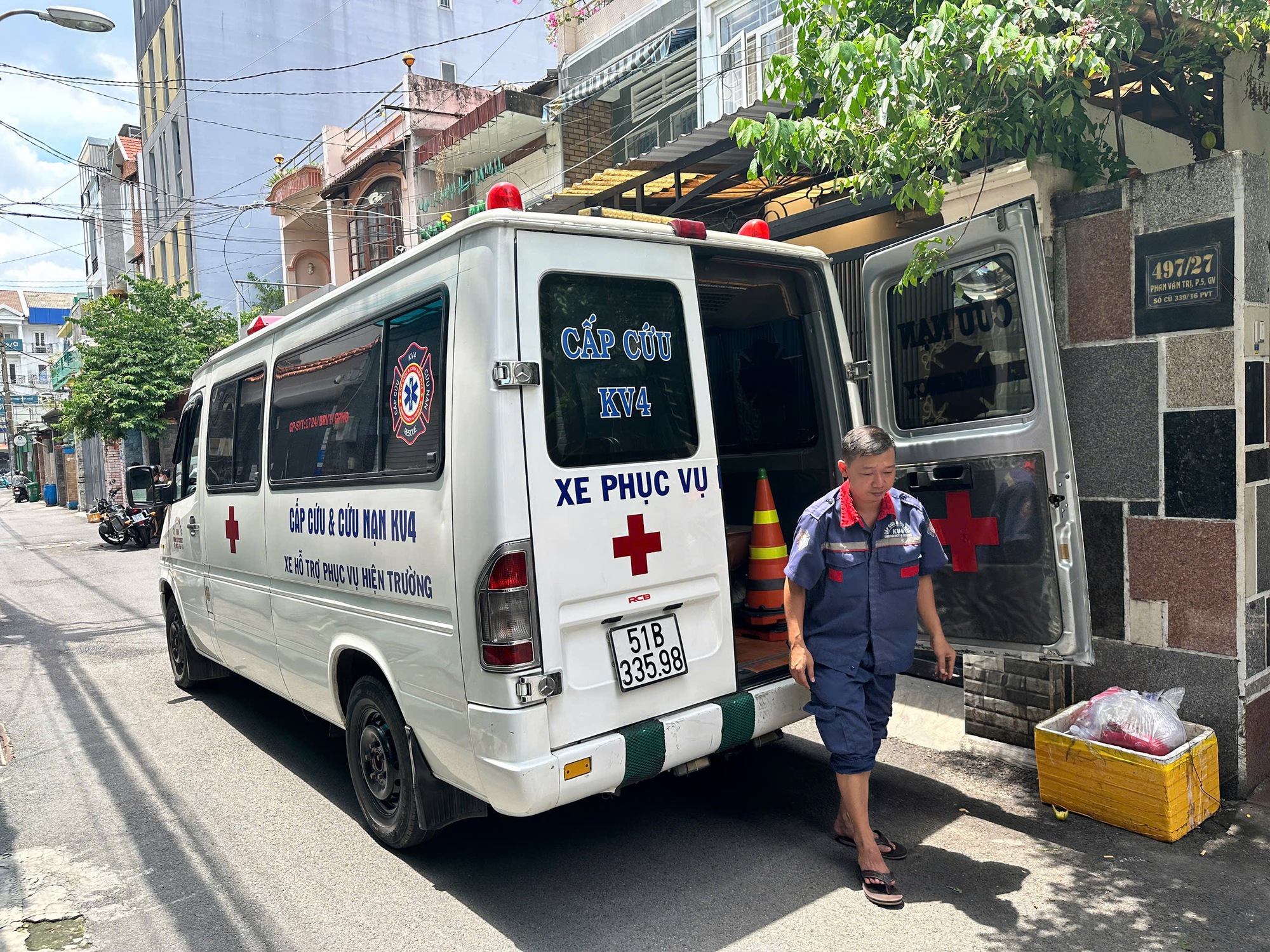 Ph&aacute;t hiện nam sinh vi&ecirc;n tử vong trong ph&ograve;ng trọ ở TPHCM - Ảnh 1.