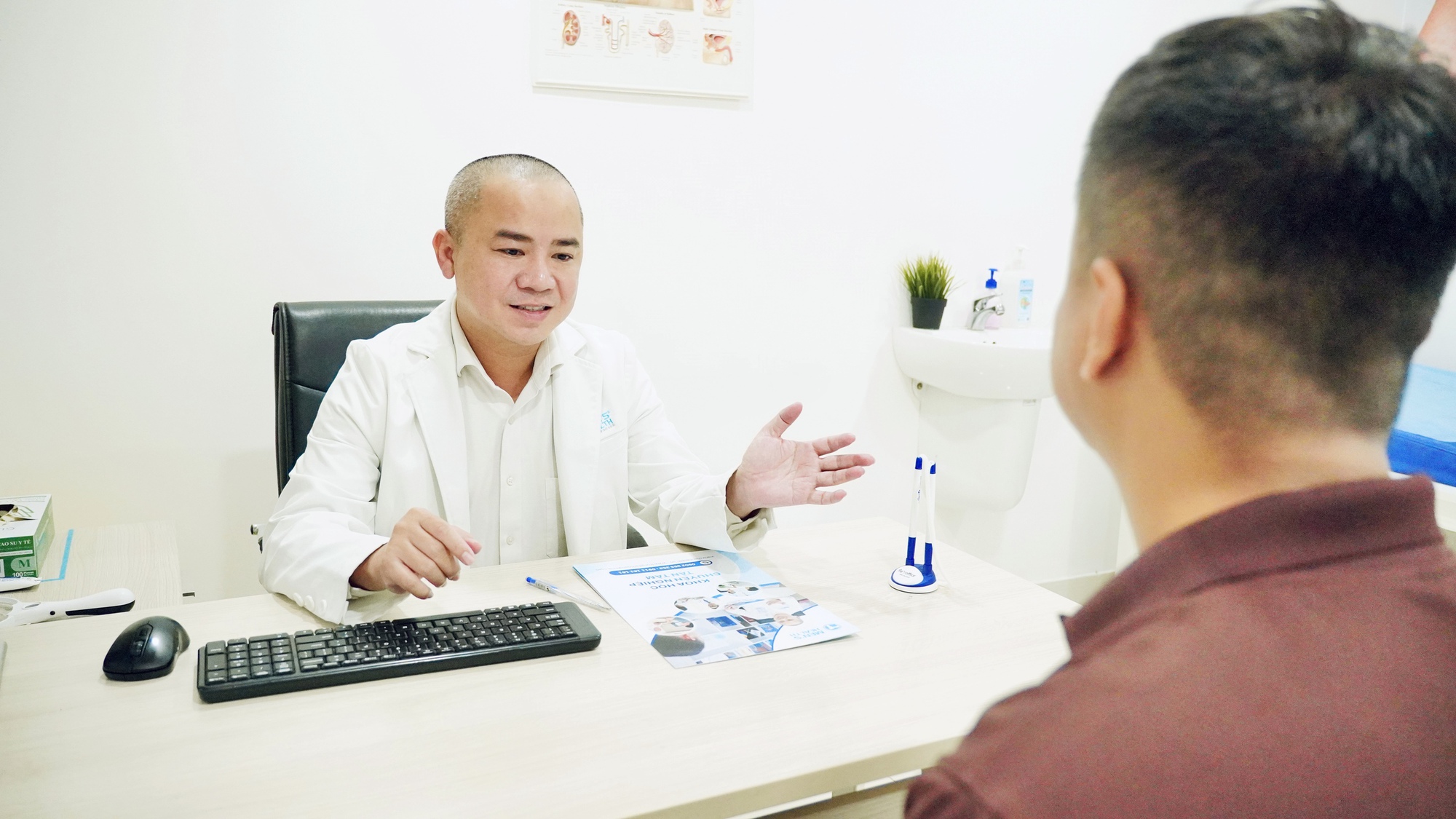 &Iacute;t "ch&agrave;o cờ" buổi s&aacute;ng c&oacute; phải dấu hiệu sinh l&yacute; nam đang suy giảm? - Ảnh 1.