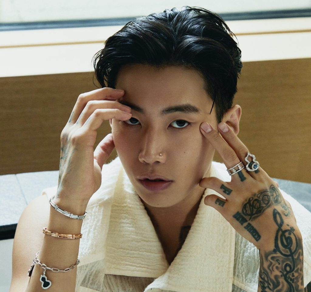 Jay Park "ngầu đ&eacute;t" đổ bộ Nội B&agrave;i, "trang bị" k&iacute;n m&iacute;t vẫn ghi điểm cực mạnh nhờ h&agrave;nh động n&agrave;y!- Ảnh 6.