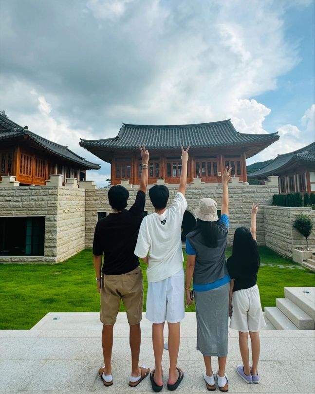 Kh&ocirc;ng thể tin nổi đ&acirc;y lại l&agrave; con trai Jang Dong Gun, nh&igrave;n m&atilde;i rồi m&agrave; vẫn thấy sốc- Ảnh 2.