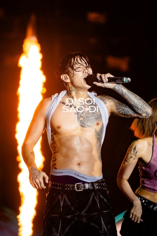 Jay Park "ngầu đ&eacute;t" đổ bộ Nội B&agrave;i, "trang bị" k&iacute;n m&iacute;t vẫn ghi điểm cực mạnh nhờ h&agrave;nh động n&agrave;y!- Ảnh 4.