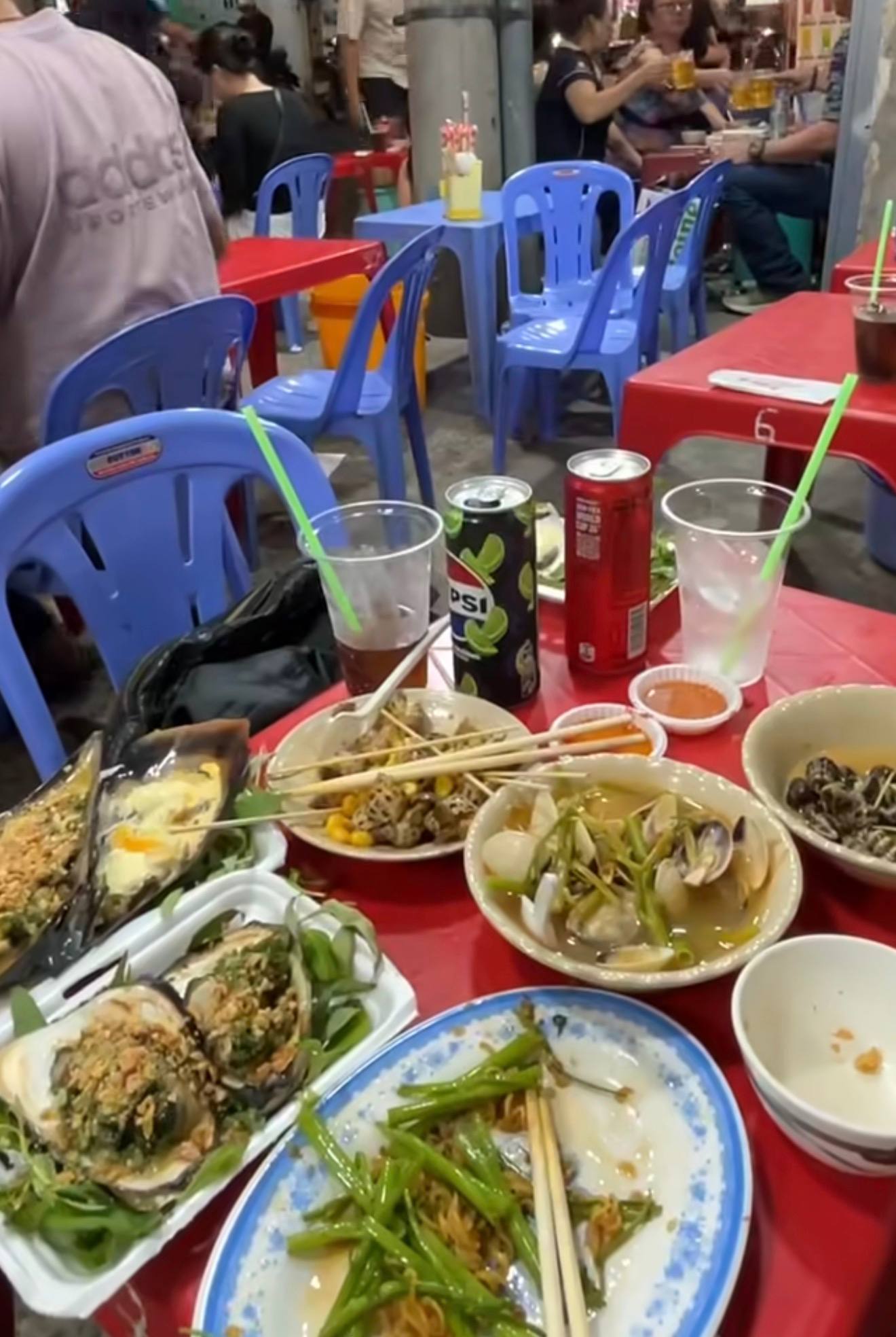 Kh&aacute;ch Nga "kẹt" ở Việt Nam tận 3 năm chỉ v&igrave; lỡ ph&aacute;t hiện ra danh s&aacute;ch 164 m&oacute;n ăn thần th&aacute;nh n&agrave;y!- Ảnh 2.