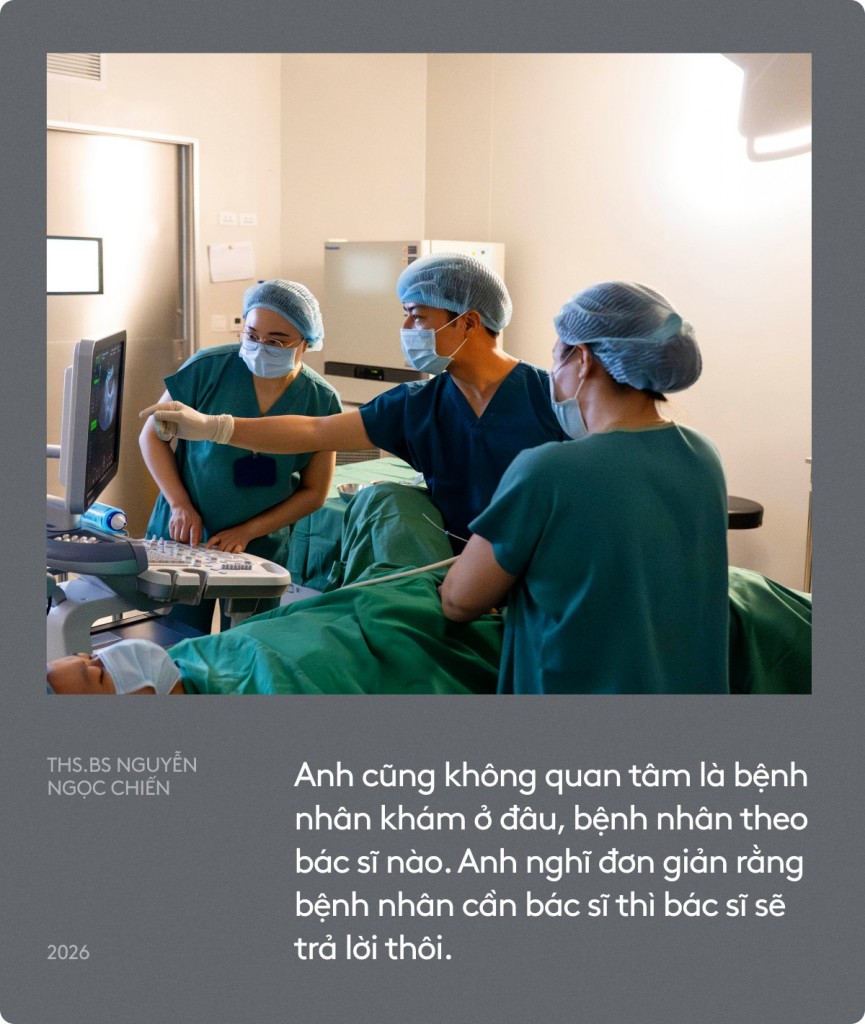 Bệnh nh&acirc;n từ Anh, Nhật đưa con về H&agrave; Nội thăm 