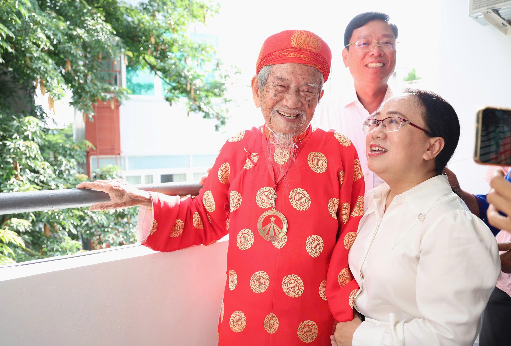 TPHCM trao căn hộ cho nhà nghiên cứu Nguyễn Đình Tư - Ảnh 10.