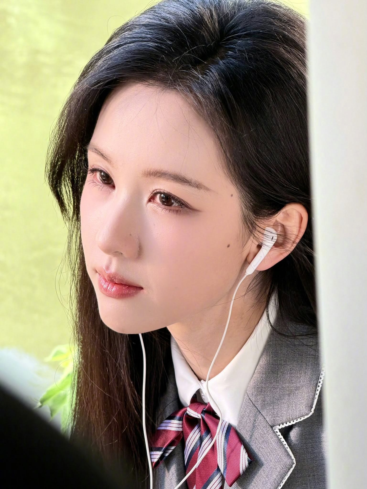 N&oacute;i mỹ nh&acirc;n n&agrave;y 16 tuổi th&igrave; tin chứ bảo 32 th&igrave; chịu: Đẹp như tuyết đầu m&ugrave;a, người đ&acirc;u ban thanh xu&acirc;n vườn trường- Ảnh 11.