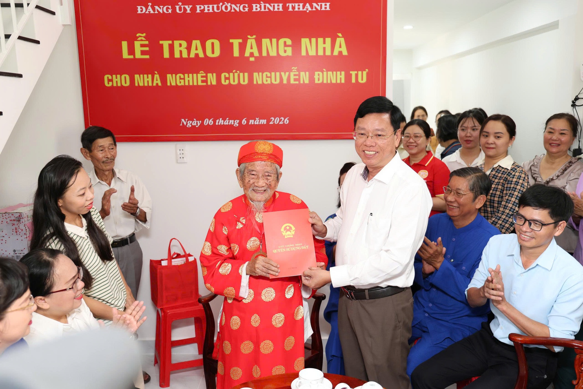 TPHCM trao căn hộ cho nhà nghiên cứu Nguyễn Đình Tư - Ảnh 1.
