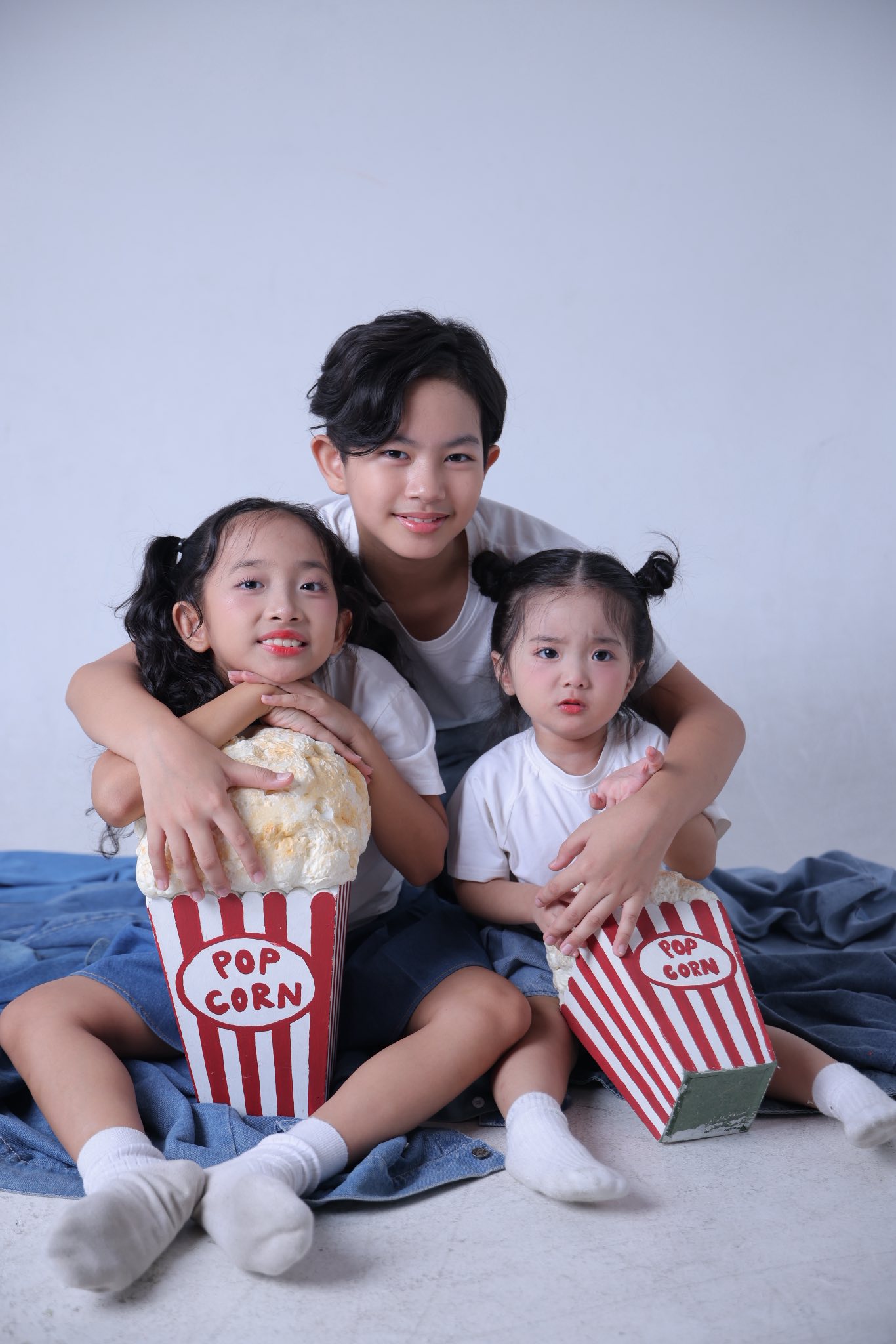 Kh&aacute;nh Thi - Phan Hiển tự b&oacute;c trần mối quan hệ 