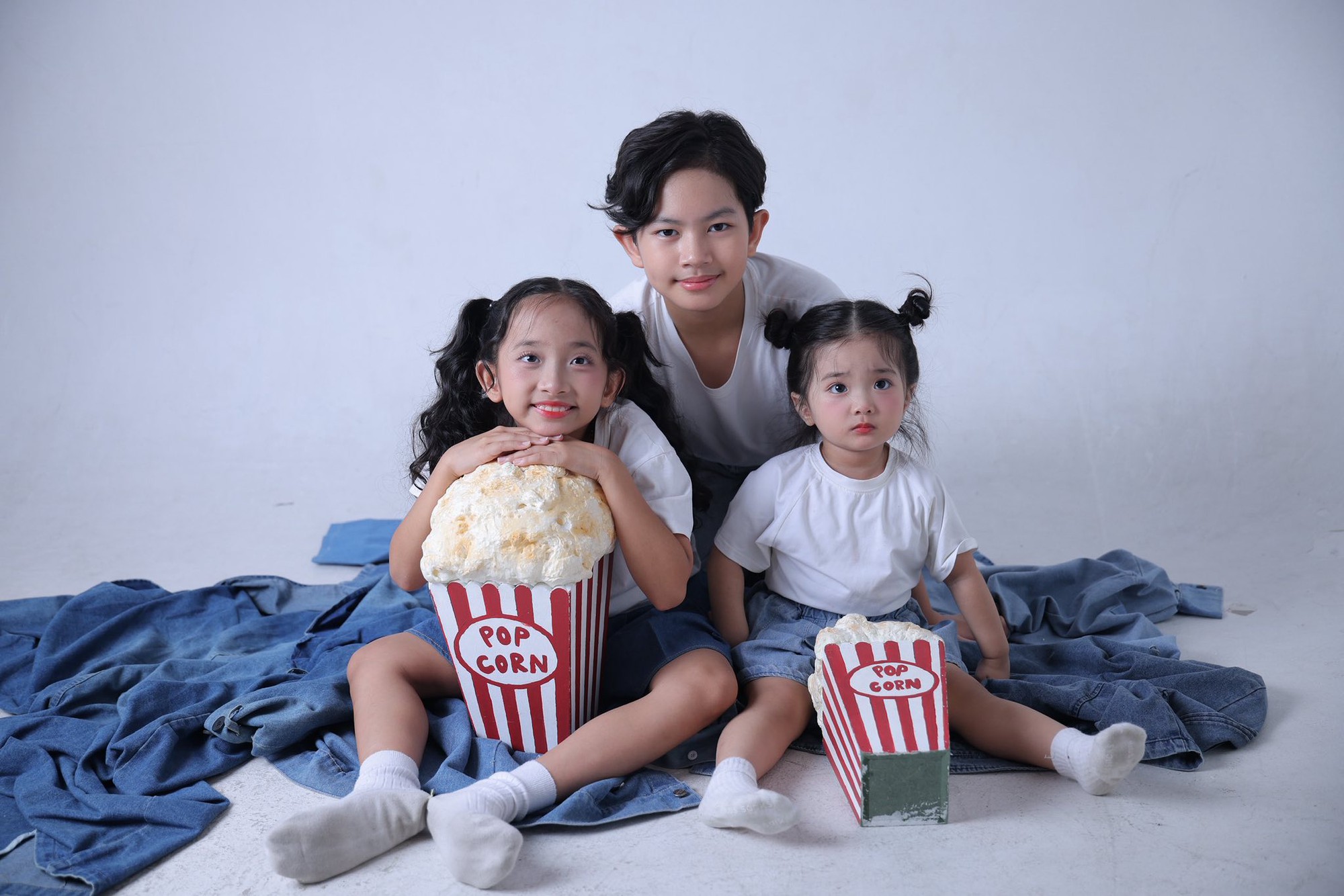 Kh&aacute;nh Thi - Phan Hiển tự b&oacute;c trần mối quan hệ 