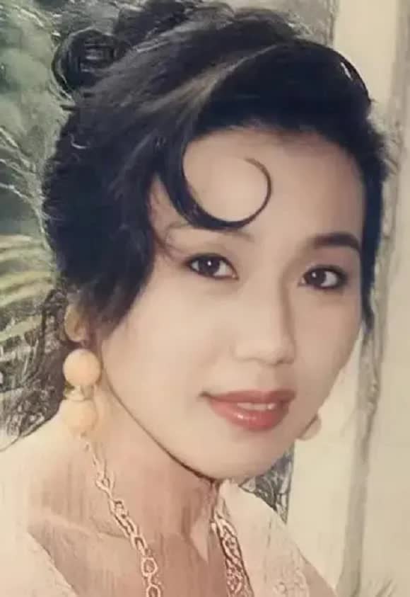 Nữ diễn viên hiếm hoi dám tự mình thực hiện cảnh nóng từng gây chấn động điện ảnh Hồng Kông- Ảnh 1. Nữ diễn viên hiếm hoi dám tự mình thực hiện cảnh nóng từng gây chấn động điện ảnh Hồng Kông- Ảnh 1.