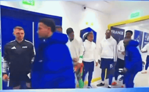 8,2 triệu người xem Kant&eacute; phớt lờ, kh&ocirc;ng bắt tay với Mbapp&eacute;, nghi vấn tuyển Ph&aacute;p lục đục trước World Cup 2026- Ảnh 1.