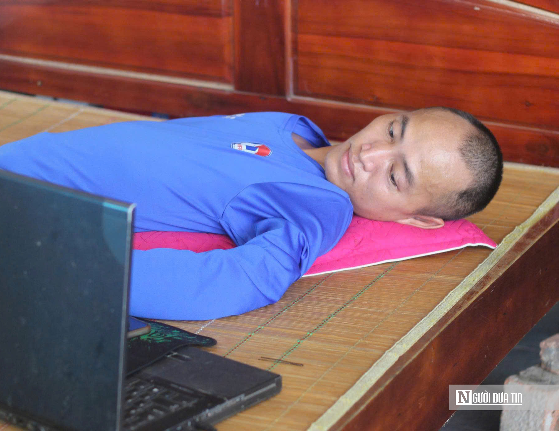 &ldquo;Nghị lực th&eacute;p&rdquo; của người đ&agrave;n &ocirc;ng nằm bất động chỉ cử động được 3 ng&oacute;n tay- Ảnh 3.