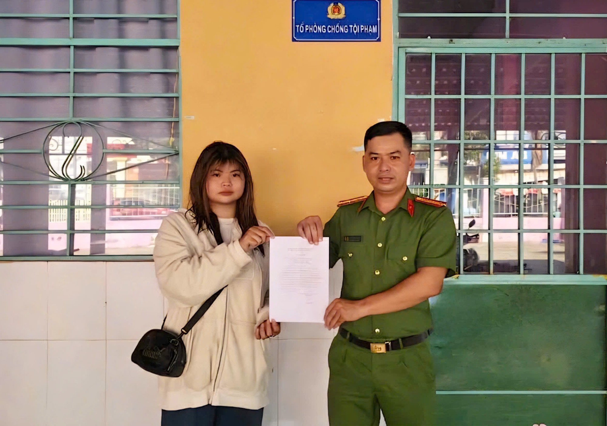 Giao dịch chuyển khoản 374 triệu đồng thành công, cô gái SN 2003 nhờ công an hỗ trợ khẩn- Ảnh 1. Giao dịch chuyển khoản 374 triệu đồng thành công, cô gái SN 2003 nhờ công an hỗ trợ khẩn- Ảnh 1.