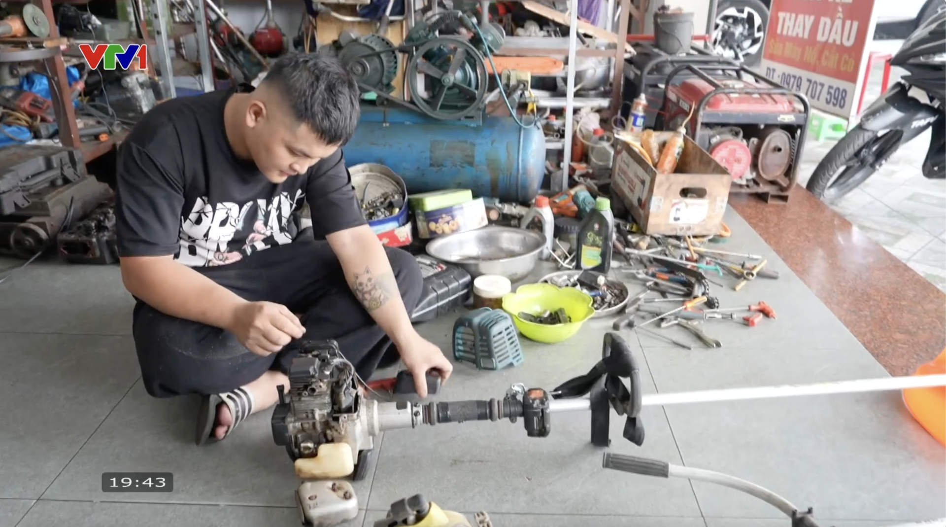 Chỉ trong 1 tuần, chàng thợ sửa xe Hải Phòng 2 lần lao vào hiểm nguy cứu người: “Đó là bản năng của em rồi”- Ảnh 4.