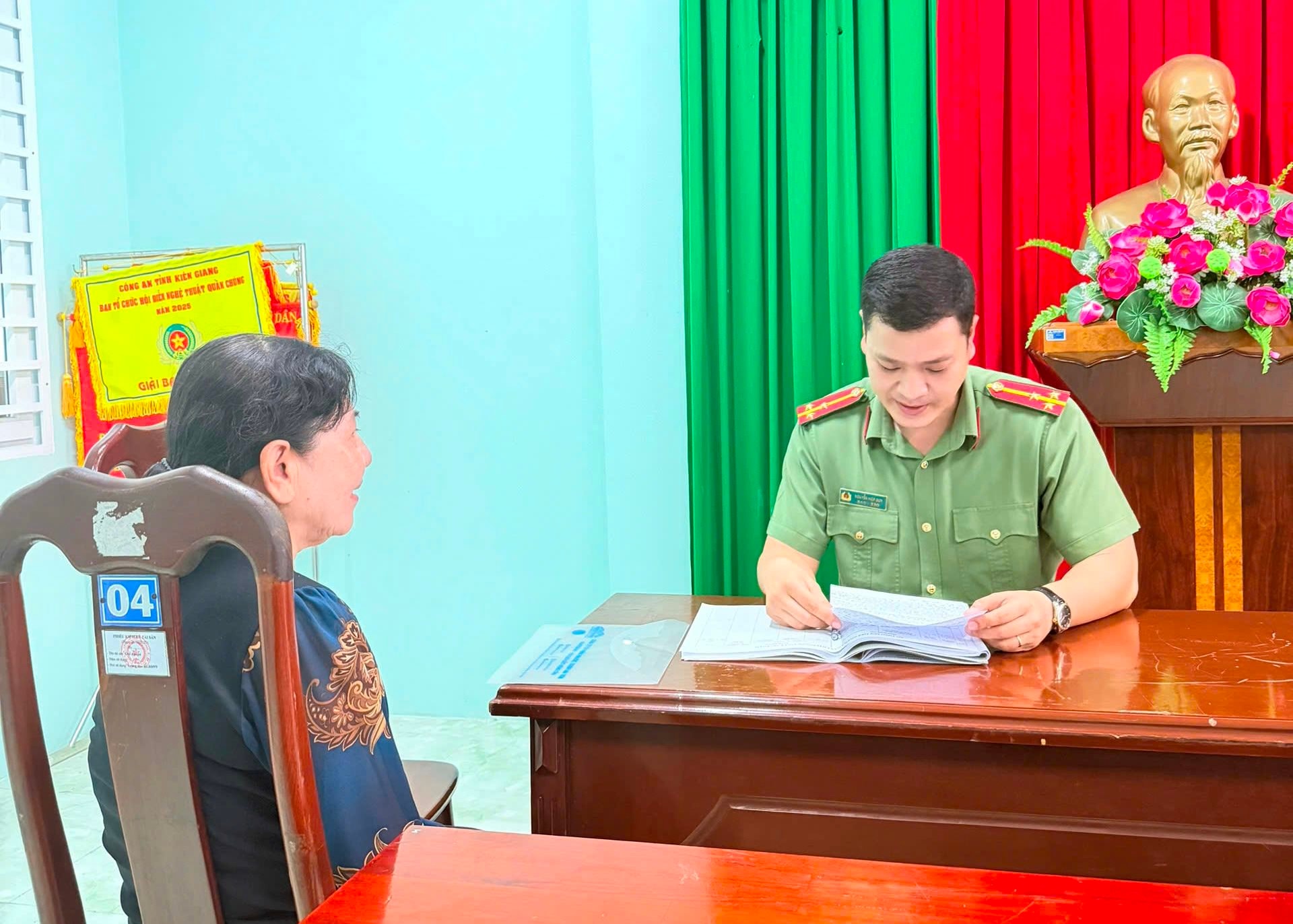 Chuyển khoản th&agrave;nh c&ocirc;ng 500 triệu đồng từ ng&acirc;n h&agrave;ng Vietcombank sang ACB, 1 hộ kinh doanh phải tr&igrave;nh b&aacute;o c&ocirc;ng an- Ảnh 1.