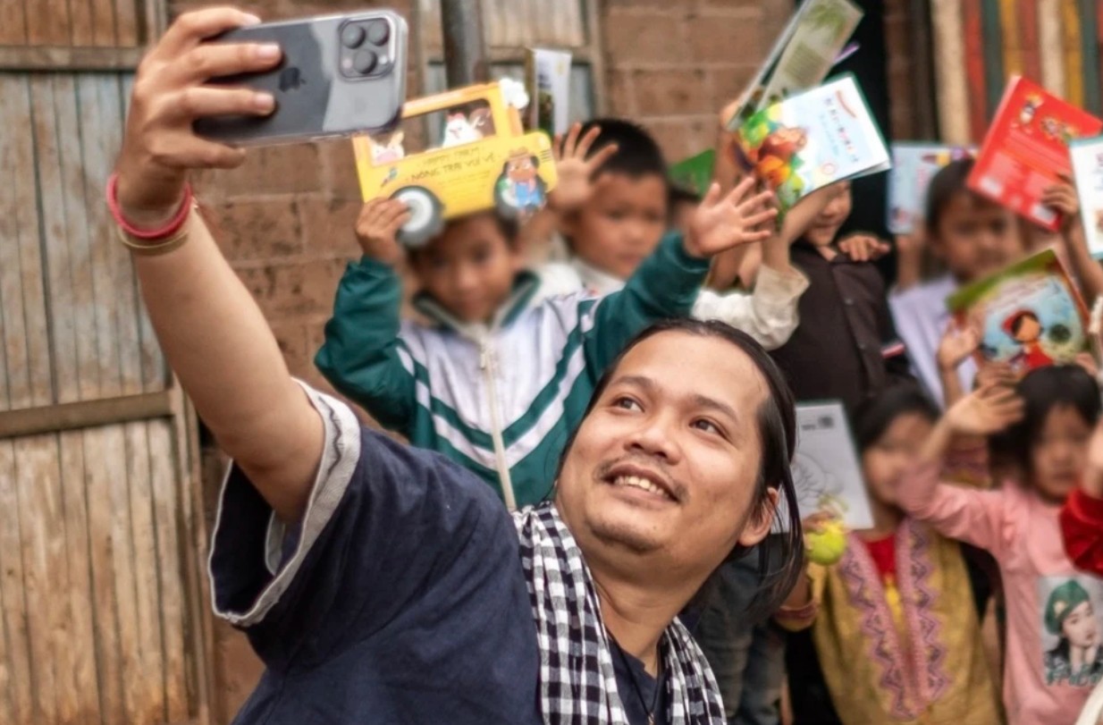 Hoàng Hoa Trung bị tố tự thiết kế màn hình giao dịch chuyển khoản: Ngân hàng Vietcombank trả lời- Ảnh 1.