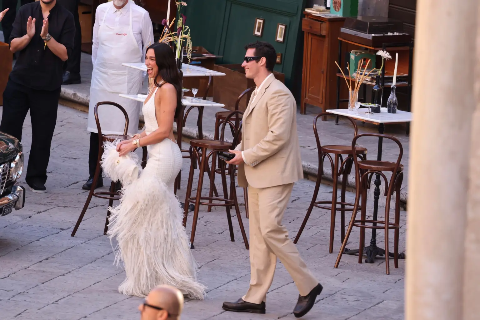 Đ&aacute;m cưới k&eacute;o d&agrave;i 3 ng&agrave;y của cặp đ&ocirc;i Dua Lipa v&agrave; Callum Turner vẫn bị phản đối- Ảnh 1.