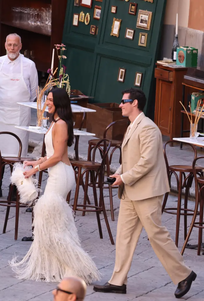 Đ&aacute;m cưới k&eacute;o d&agrave;i 3 ng&agrave;y của cặp đ&ocirc;i Dua Lipa v&agrave; Callum Turner vẫn bị phản đối- Ảnh 2.