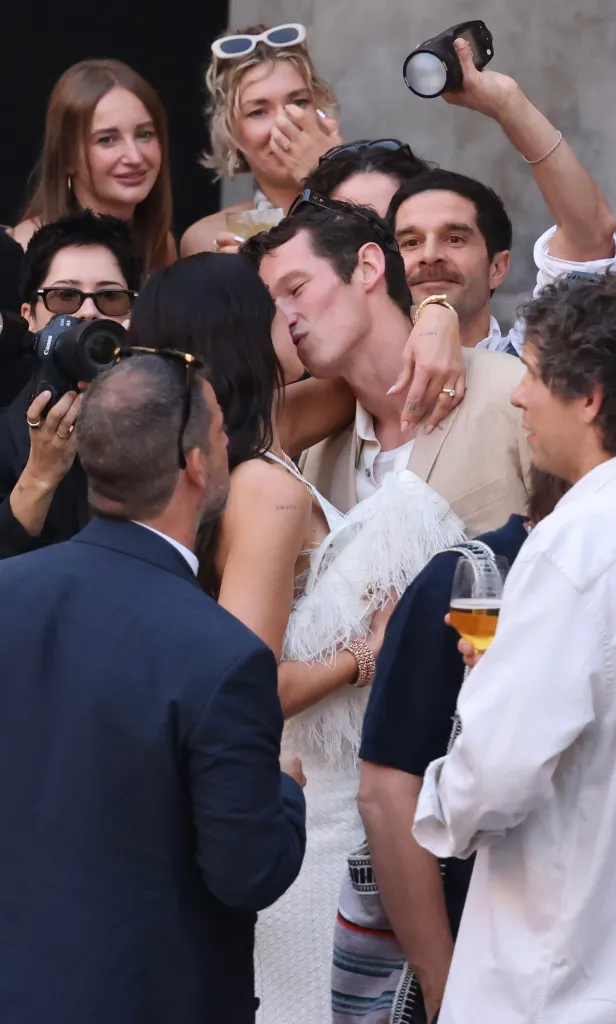 Đ&aacute;m cưới k&eacute;o d&agrave;i 3 ng&agrave;y của cặp đ&ocirc;i Dua Lipa v&agrave; Callum Turner vẫn bị phản đối- Ảnh 4.