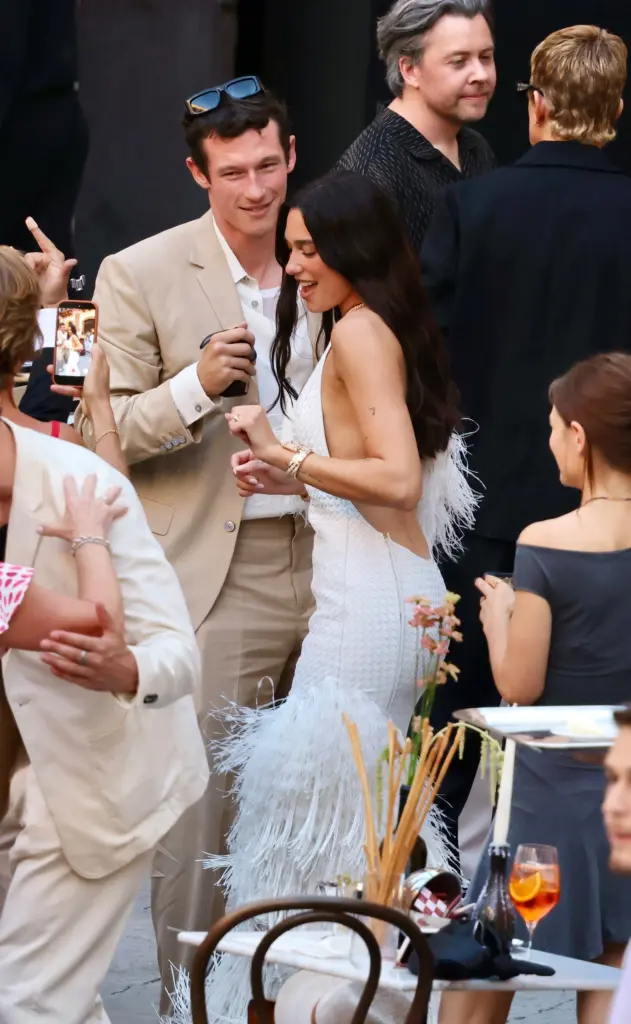 B&ecirc;n trong đ&aacute;m cưới 52 tỷ đồng "đậm m&ugrave;i tiền" của Dua Lipa- Ảnh 7.