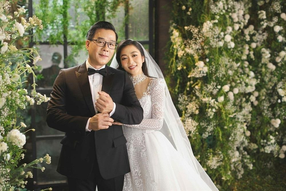 Chuyện t&igrave;nh ch&oacute;ng v&aacute;nh của mỹ nh&acirc;n Việt với doanh nh&acirc;n hơn 13 tuổi: Đ&aacute;m cưới r&igrave;nh rang, rạn nứt sau v&agrave;i th&aacute;ng chung sống- Ảnh 3.