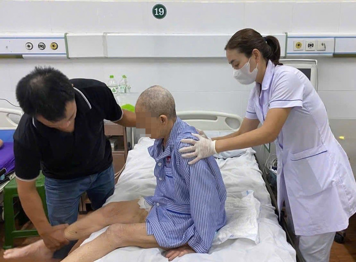 Mắc thủy đậu tự điều trị tại nh&agrave;, người gi&agrave; vi&ecirc;m n&atilde;o, người trẻ suy h&ocirc; hấp- Ảnh 1.
