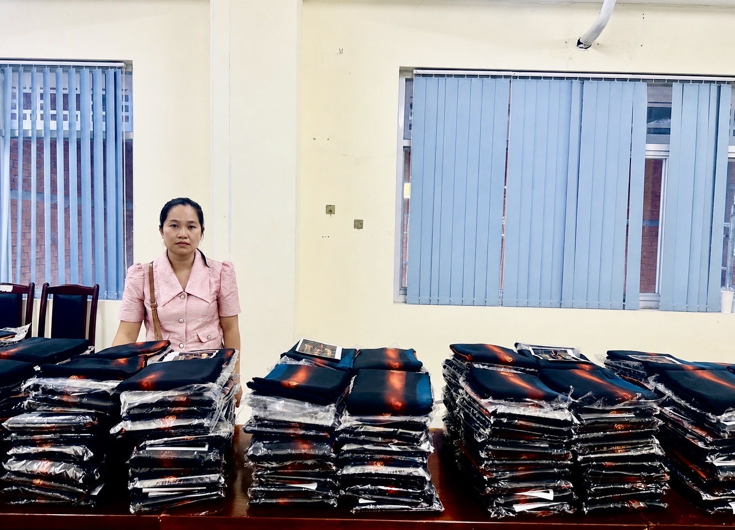 Công an TPHCM khởi tố chủ sở hữu thương hiệu Vải áo dài Đất Lành- Ảnh 2. Công an TPHCM khởi tố chủ sở hữu thương hiệu Vải áo dài Đất Lành- Ảnh 2.