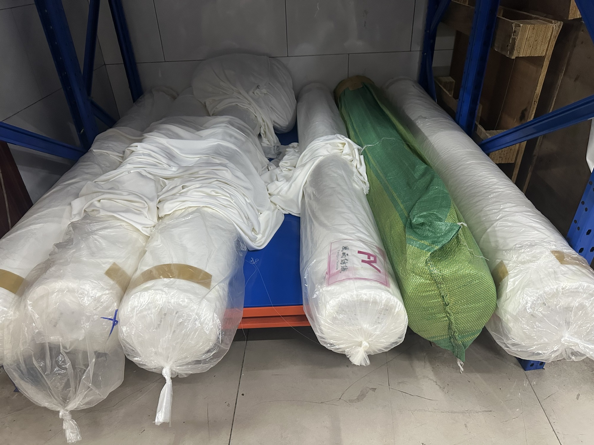 Công an TPHCM khởi tố chủ sở hữu thương hiệu Vải áo dài Đất Lành- Ảnh 3. Công an TPHCM khởi tố chủ sở hữu thương hiệu Vải áo dài Đất Lành- Ảnh 3.