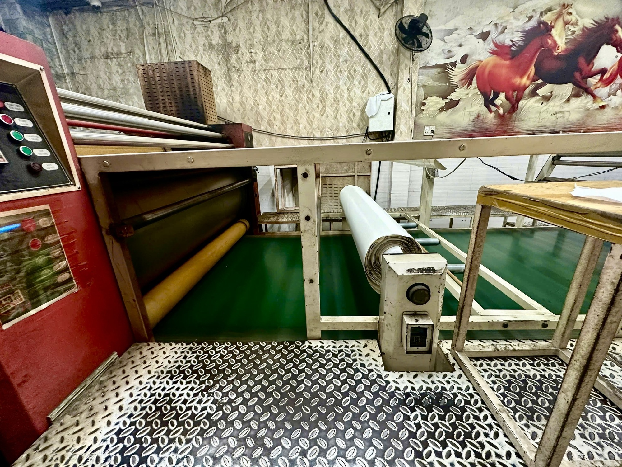 Công an TPHCM khởi tố chủ sở hữu thương hiệu Vải áo dài Đất Lành- Ảnh 4. Công an TPHCM khởi tố chủ sở hữu thương hiệu Vải áo dài Đất Lành- Ảnh 4.
