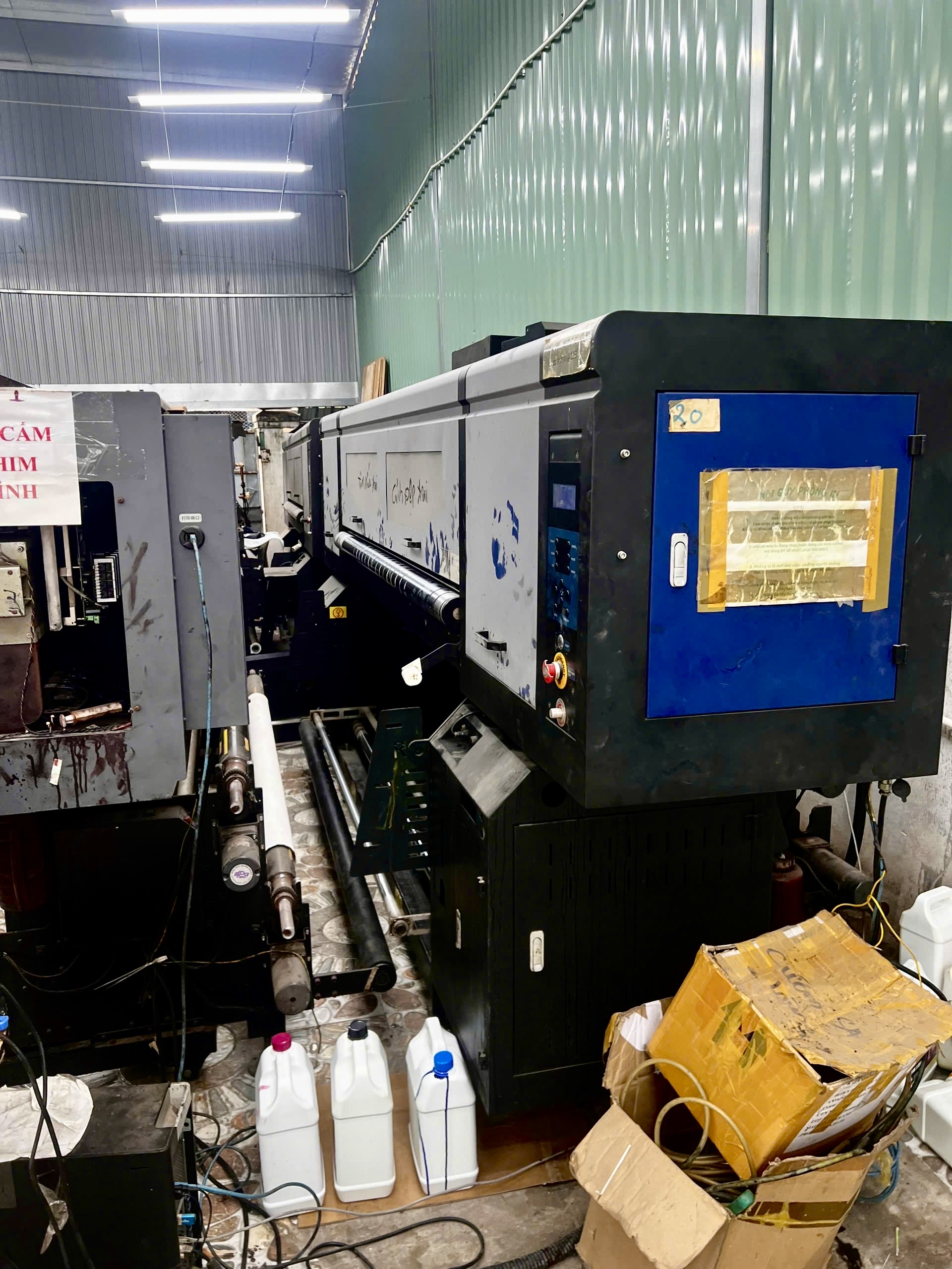 Công an TPHCM khởi tố chủ sở hữu thương hiệu Vải áo dài Đất Lành- Ảnh 7. Công an TPHCM khởi tố chủ sở hữu thương hiệu Vải áo dài Đất Lành- Ảnh 7.