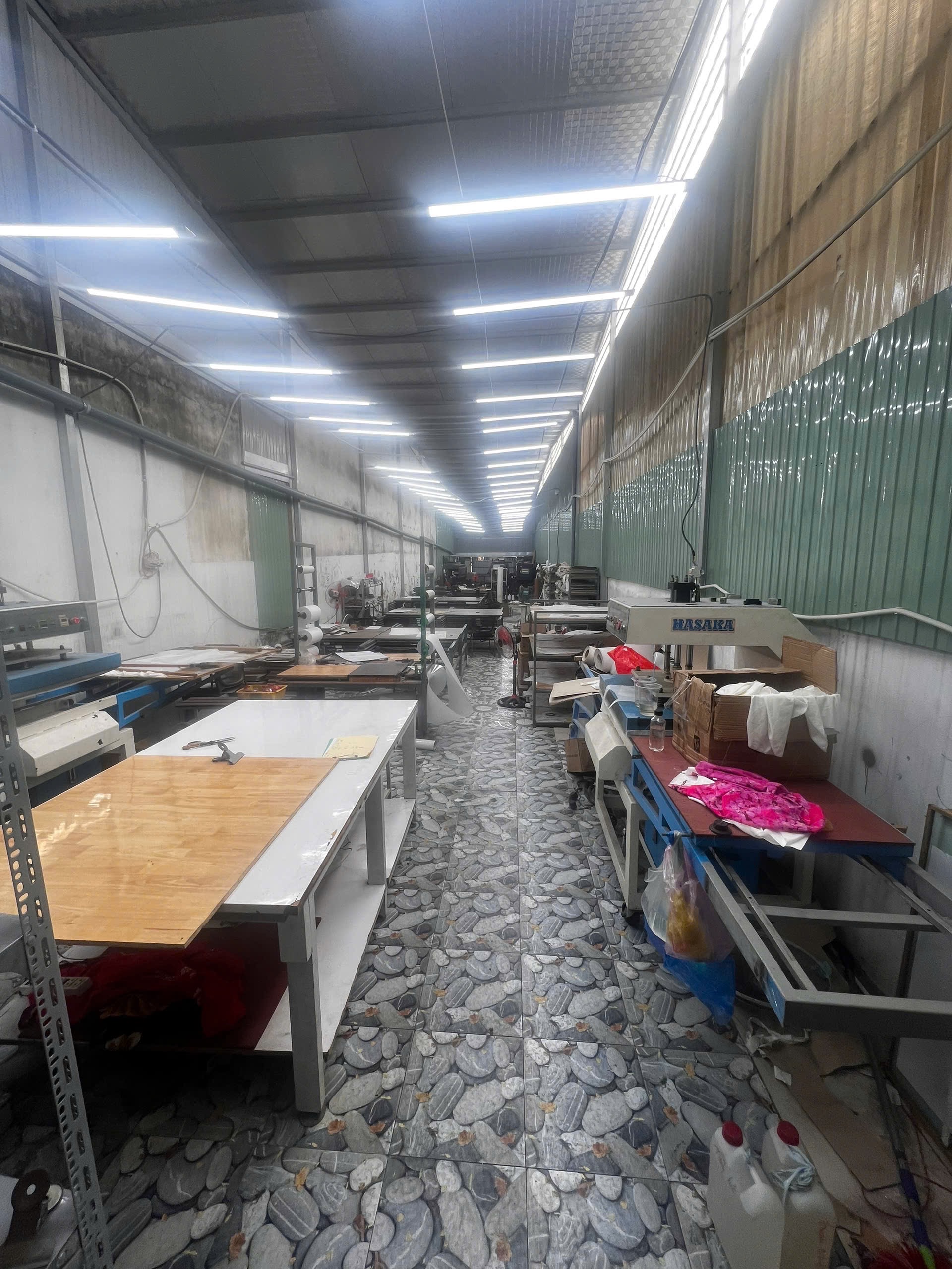 Công an TPHCM khởi tố chủ sở hữu thương hiệu Vải áo dài Đất Lành- Ảnh 9. Công an TPHCM khởi tố chủ sở hữu thương hiệu Vải áo dài Đất Lành- Ảnh 9.