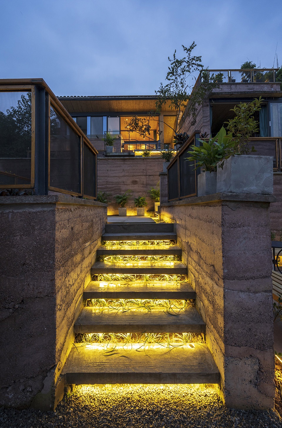 Kiến tr&uacute;c sư thất nghiệp chi 6,5 tỷ x&acirc;y nh&agrave; 300m2 tr&ecirc;n n&uacute;i, sống chill c&ugrave;ng bố mẹ: Uống tr&agrave; tr&ecirc;n n&oacute;c nh&agrave;, kh&ocirc;ng c&oacute; h&agrave;ng r&agrave;o- Ảnh 12.