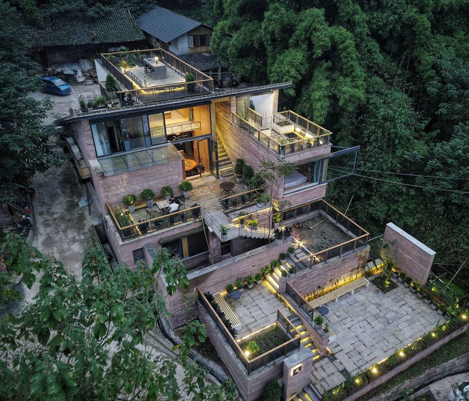 Kiến tr&uacute;c sư thất nghiệp chi 6,5 tỷ x&acirc;y nh&agrave; 300m2 tr&ecirc;n n&uacute;i, sống chill c&ugrave;ng bố mẹ: Uống tr&agrave; tr&ecirc;n n&oacute;c nh&agrave;, kh&ocirc;ng c&oacute; h&agrave;ng r&agrave;o- Ảnh 4.