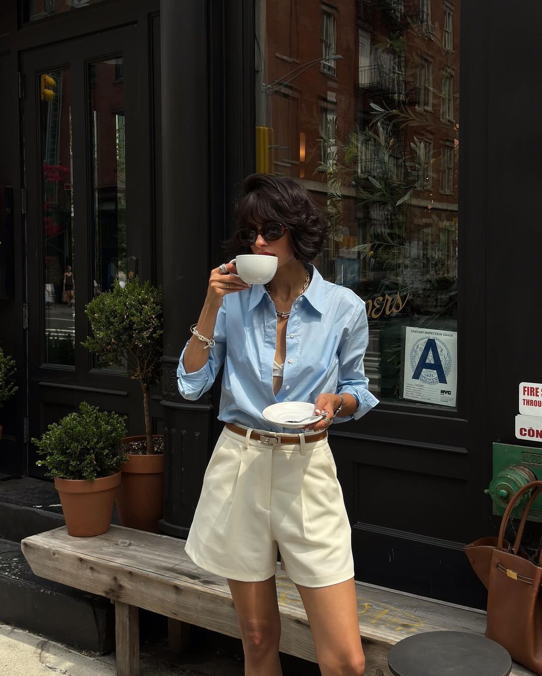 Quần shorts đang được hội &ldquo;cool girl&rdquo; n&acirc;ng tầm: Mix đ&uacute;ng kiểu vừa m&aacute;t vừa sang, mặc cả h&egrave; kh&ocirc;ng ch&aacute;n- Ảnh 24.