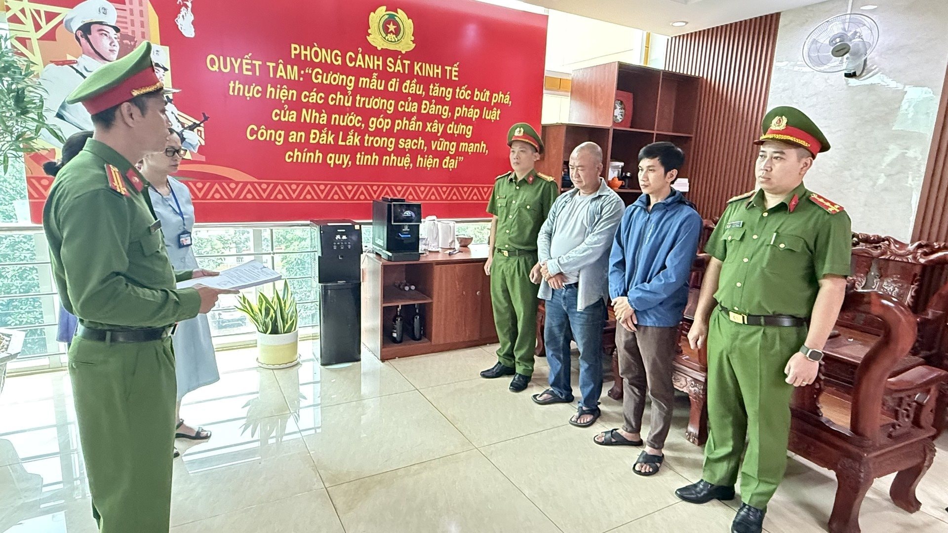 Khởi tố, bắt tạm giam h&agrave;ng loạt l&atilde;nh đạo, gi&aacute;m đốc doanh nghiệp, trẻ nhất SN 2001- Ảnh 6.