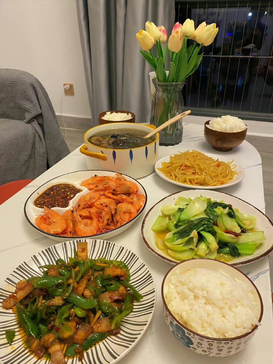 18h rời c&ocirc;ng ty, đến nh&agrave; đeo tạp dề nấu ăn cho người lạ: Ng&agrave;nh dịch vụ gi&uacute;p d&acirc;n văn ph&ograve;ng kiếm tới 54 triệu/th&aacute;ng- Ảnh 2.