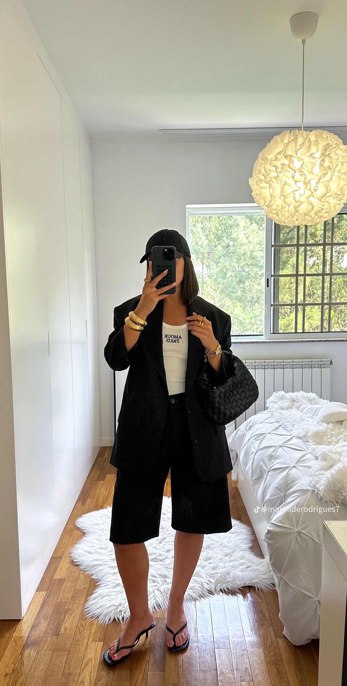 Quần shorts đang được hội &ldquo;cool girl&rdquo; n&acirc;ng tầm: Mix đ&uacute;ng kiểu vừa m&aacute;t vừa sang, mặc cả h&egrave; kh&ocirc;ng ch&aacute;n- Ảnh 11.