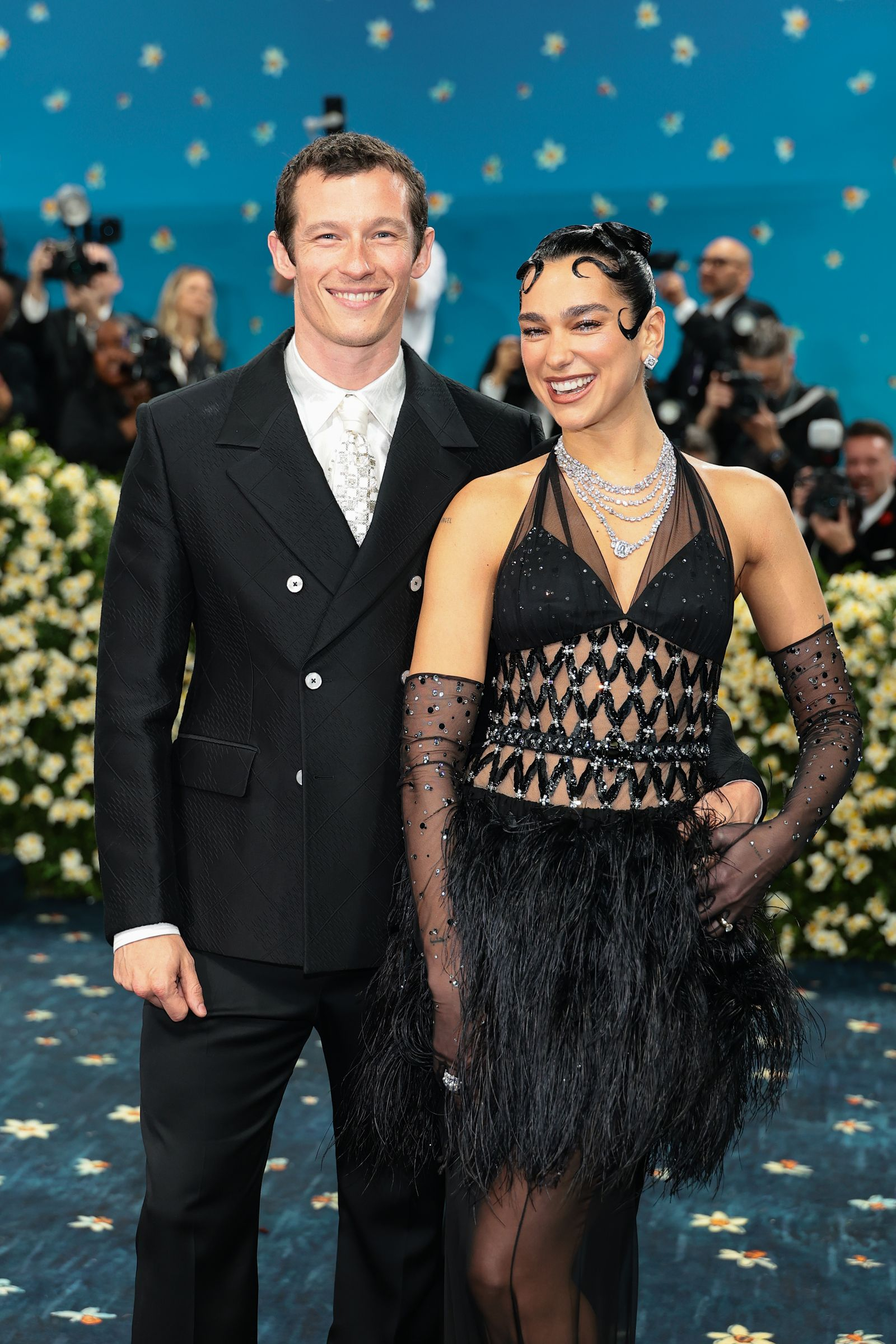 Sau đ&aacute;m cưới khủng 200 kh&aacute;ch ti&ecirc;u tốn 52 tỷ đồng, Dua Lipa - Callum Turner lộ diện với t&igrave;nh trạng đ&aacute;ng lo- Ảnh 5.