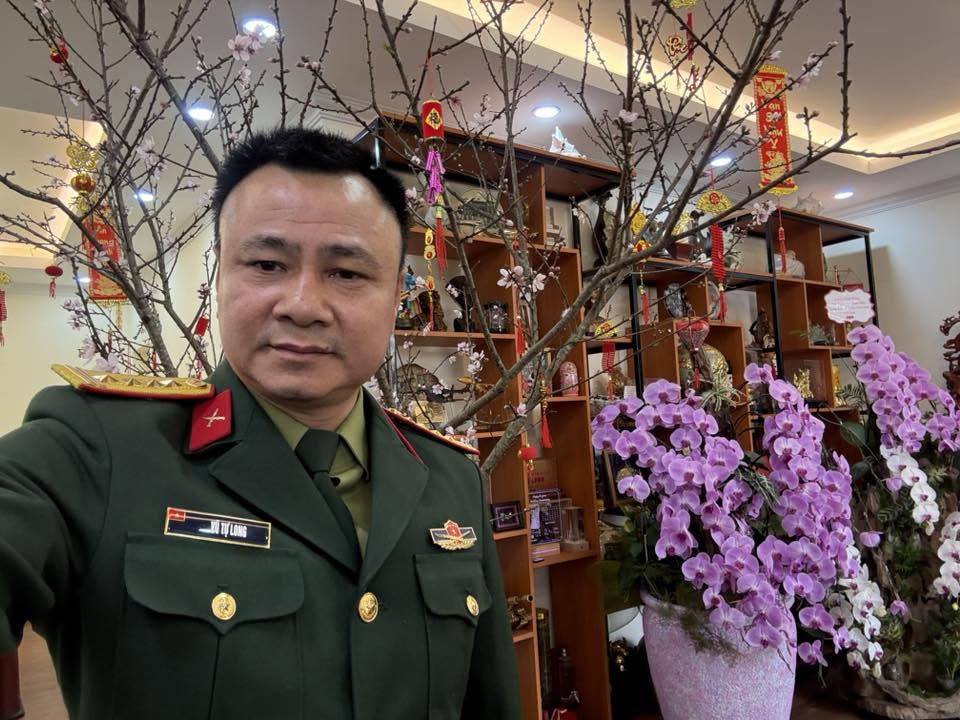 Cơ ngơi của NSND Tự Long: Căn hộ cao cấp ở H&agrave; th&agrave;nh, g&oacute;c n&agrave;o cũng đậm n&eacute;t truyền thống, gian thờ tự "đ&uacute;ng lễ nghi chuẩn phong thủy"- Ảnh 1.
